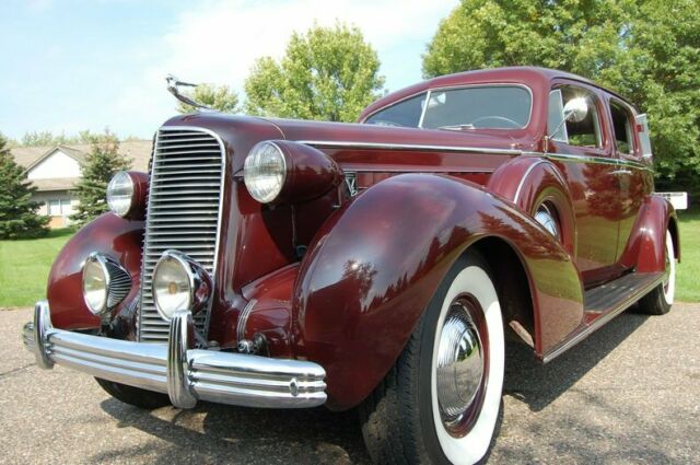 Cadillac Series 85 4dr Sedan 1936 image number 11