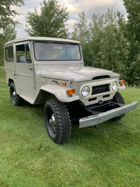 Toyota Land Cruiser 40 1972 image number 0