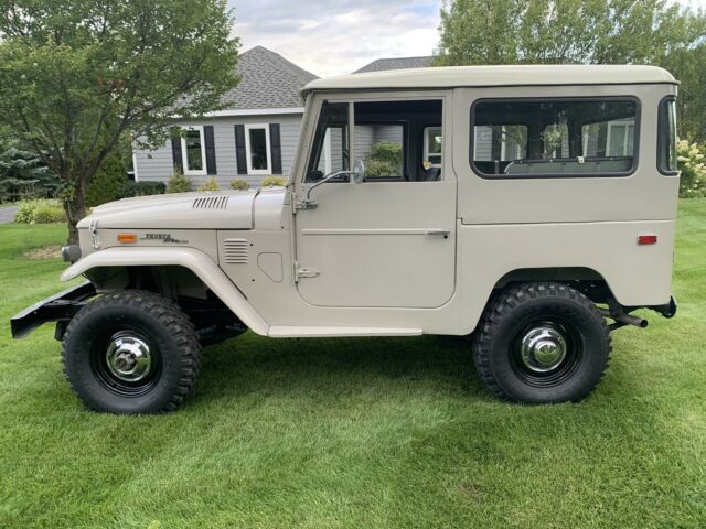 Toyota Land Cruiser 40 1972 image number 18