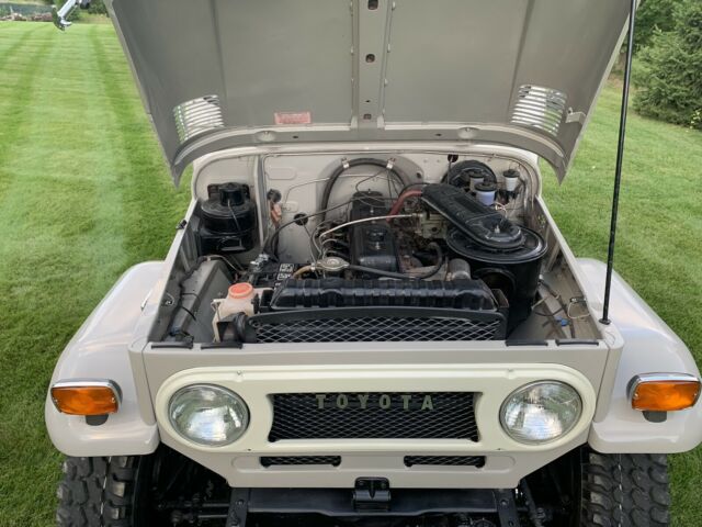 Toyota Land Cruiser 40 1972 image number 23