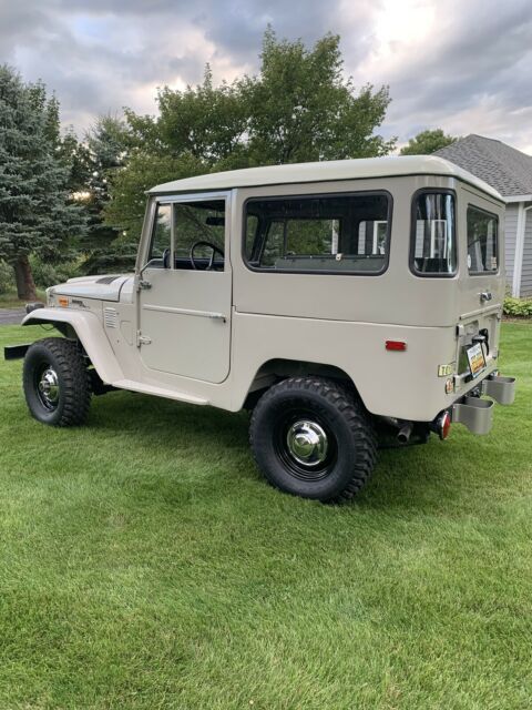 Toyota Land Cruiser 40 1972 image number 7