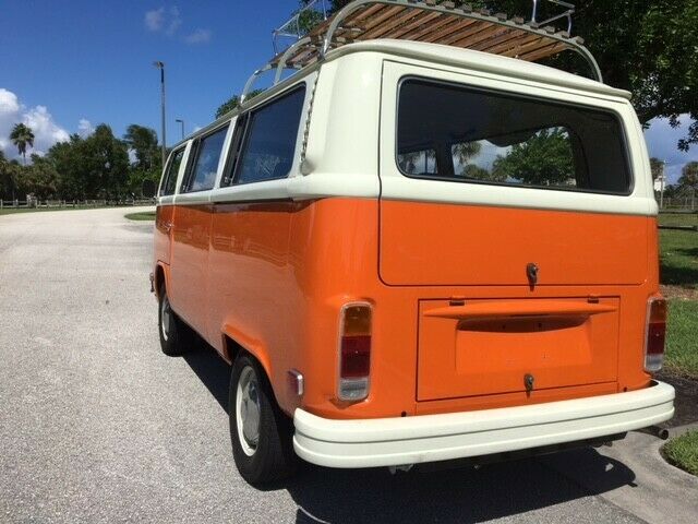 Volkswagen Bus/Vanagon 1975 image number 11