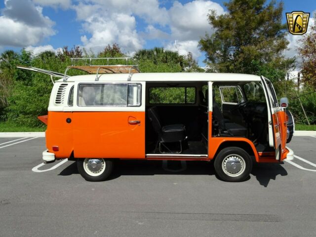 Volkswagen Bus/Vanagon 1975 image number 21