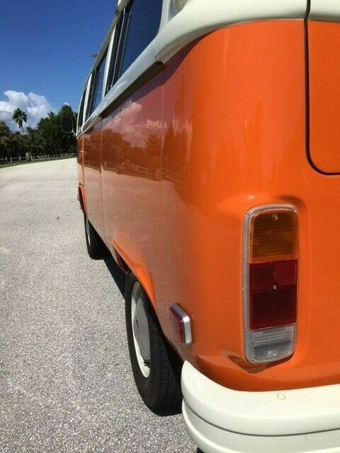 Volkswagen Bus/Vanagon 1975 image number 33