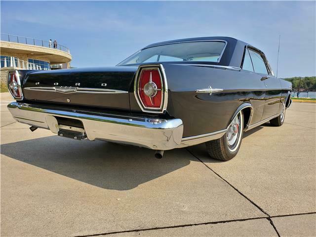 Ford Galaxie 1965 image number 31