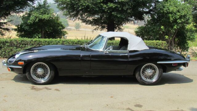 Jaguar E-Type 1970 image number 21