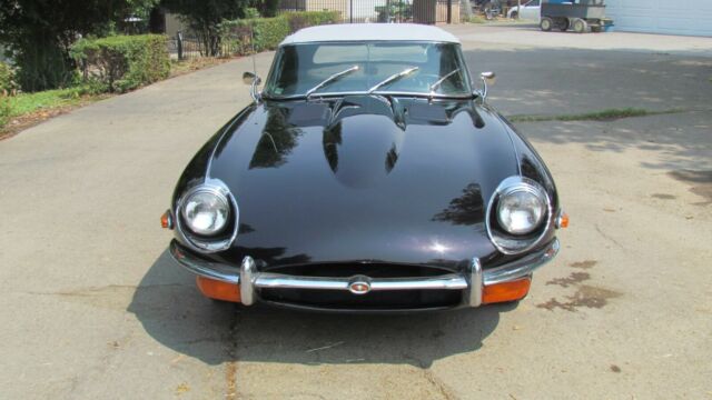 Jaguar E-Type 1970 image number 22