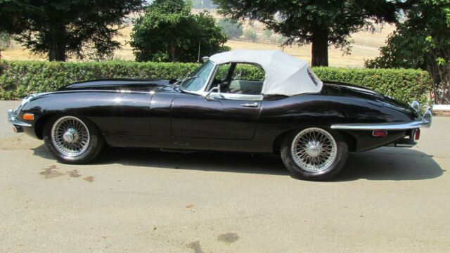 Jaguar E-Type 1970 image number 28