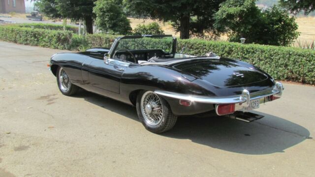 Jaguar E-Type 1970 image number 30