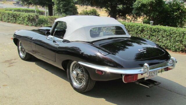 Jaguar E-Type 1970 image number 7