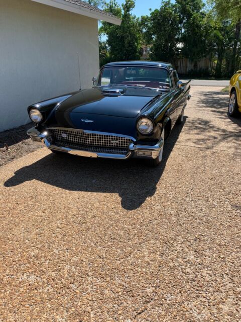 Ford Thunderbird 1957 image number 2