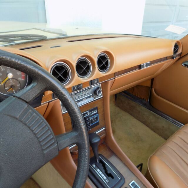 Mercedes-Benz SL-Class 1979 image number 37