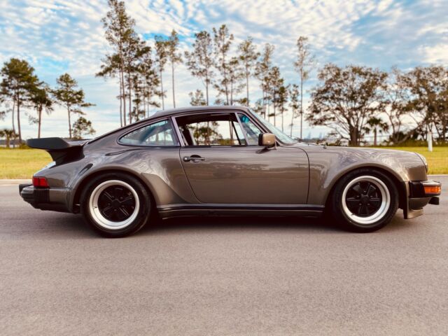 Porsche 911 1979 image number 1