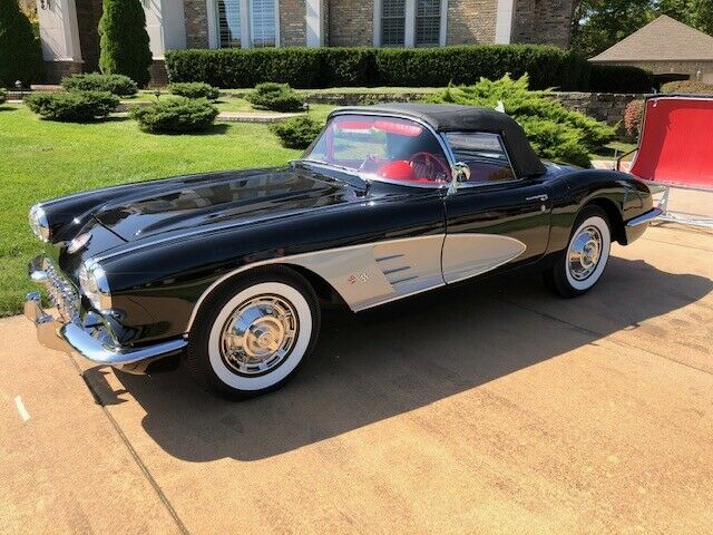 Chevrolet Corvette 1960 image number 0