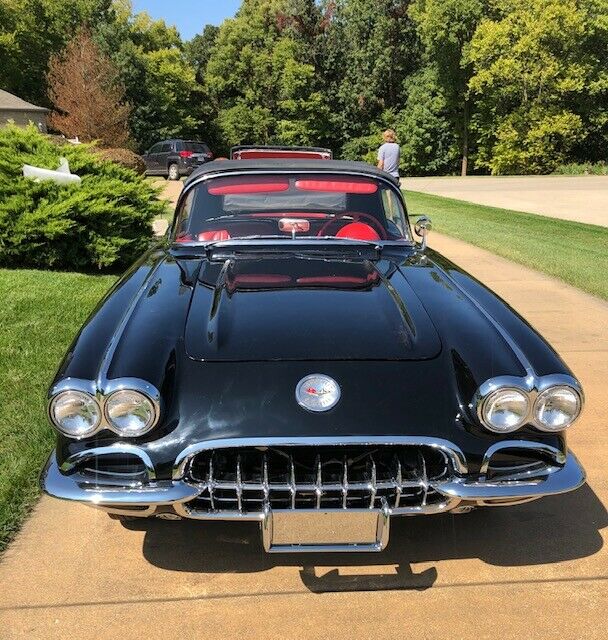 Chevrolet Corvette 1960 image number 1