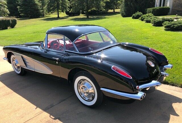 Chevrolet Corvette 1960 image number 15