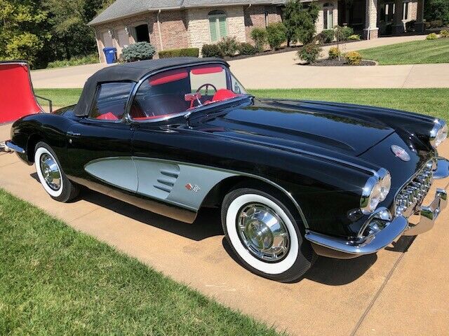 Chevrolet Corvette 1960 image number 2