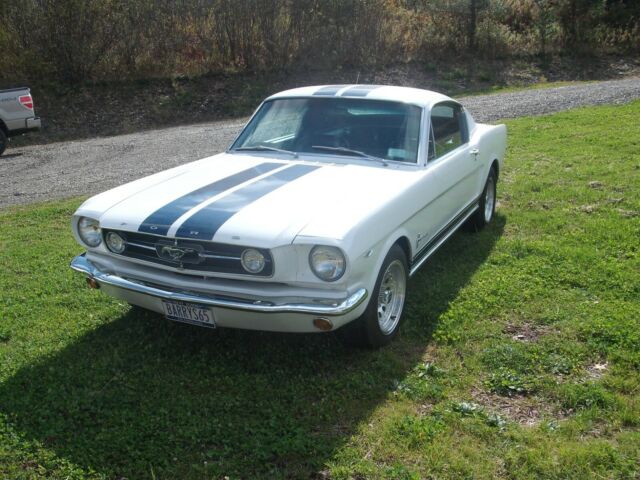 Ford Mustang 1965 image number 12