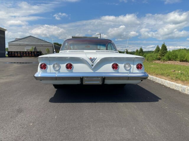 Chevrolet Impala 1961 image number 2