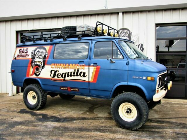 Chevrolet G 10 4X4 Tequila Van 1976 image number 10