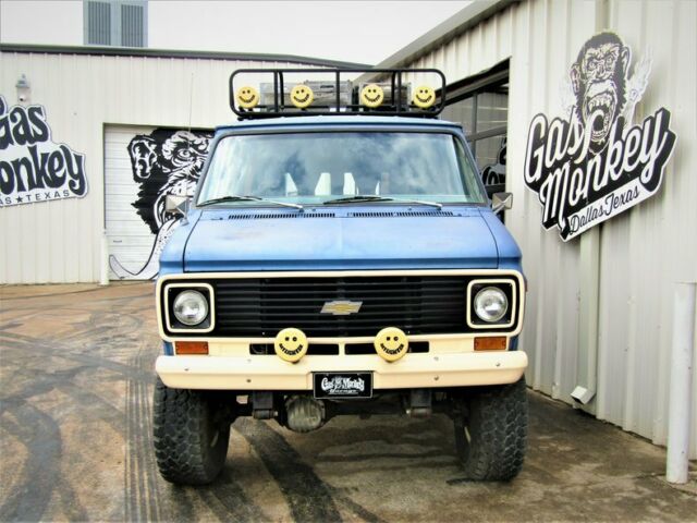 Chevrolet G 10 4X4 Tequila Van 1976 image number 13