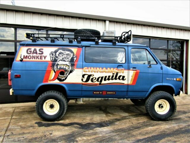 Chevrolet G 10 4X4 Tequila Van 1976 image number 33