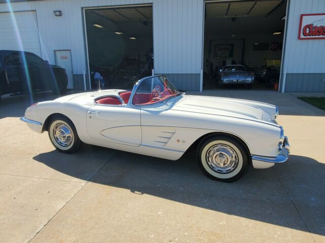 Chevrolet Corvette 1959 image number 11