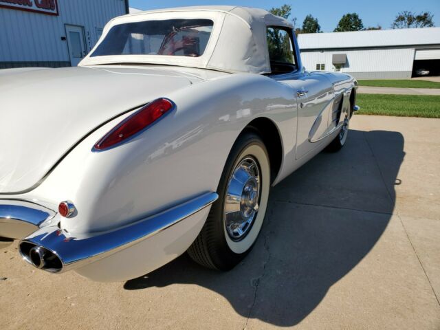 Chevrolet Corvette 1959 image number 27