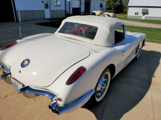 Chevrolet Corvette 1959 image number 28