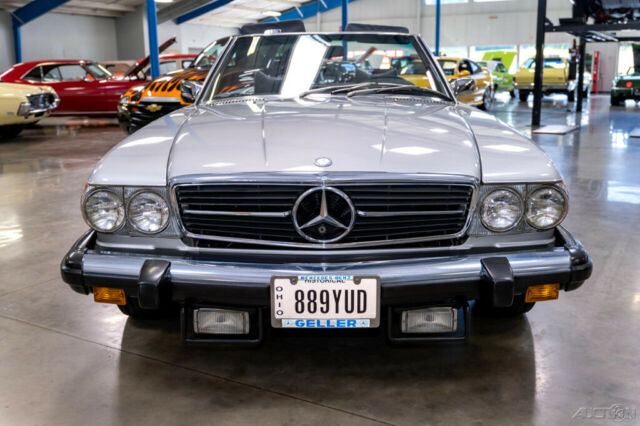 Mercedes-Benz 400-Series 1975 image number 11