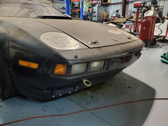 Porsche 928 1979 image number 2