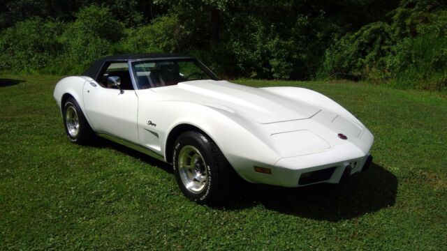 Chevrolet Corvette 1975 image number 0