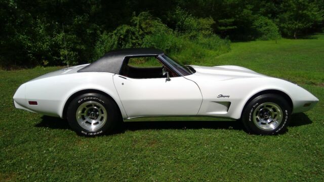 Chevrolet Corvette 1975 image number 1