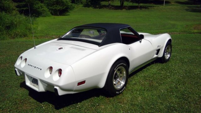 Chevrolet Corvette 1975 image number 2