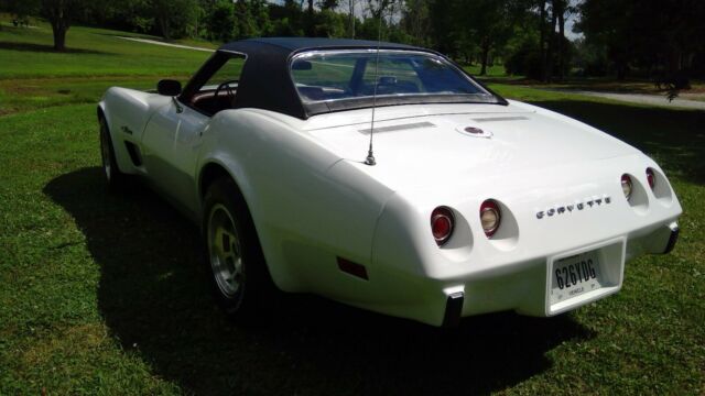 Chevrolet Corvette 1975 image number 22