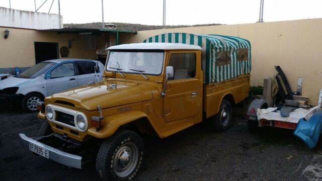 Toyota Land Cruiser 1975 image number 2