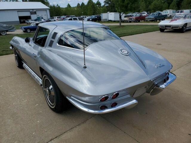 Chevrolet Corvette 1965 image number 12