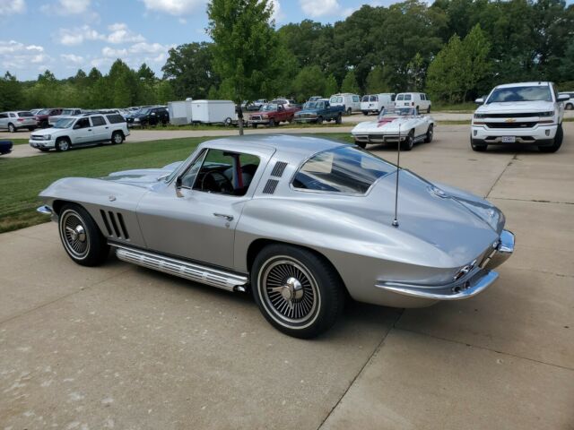 Chevrolet Corvette 1965 image number 13