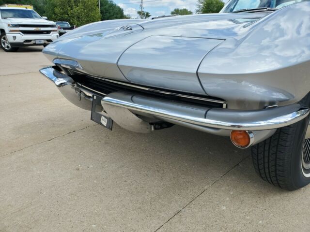 Chevrolet Corvette 1965 image number 25