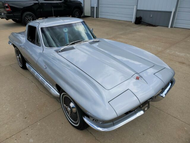 Chevrolet Corvette 1965 image number 27