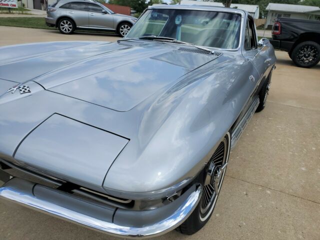 Chevrolet Corvette 1965 image number 30