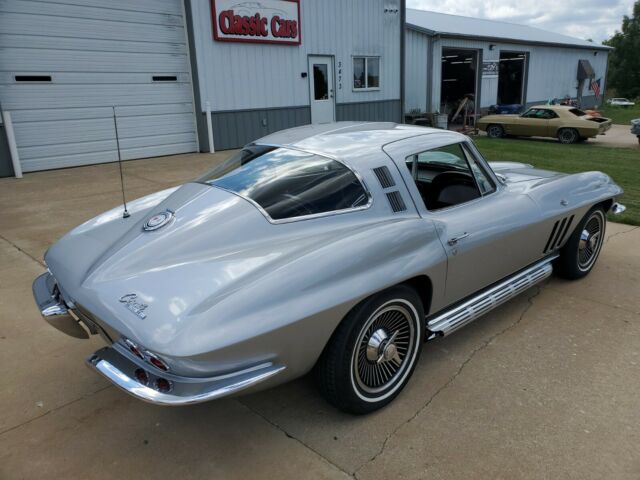 Chevrolet Corvette 1965 image number 32