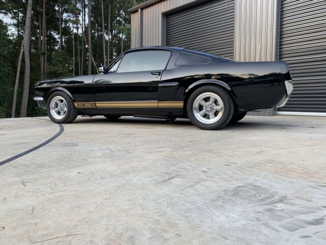 Ford Mustang fastback 1965 image number 2