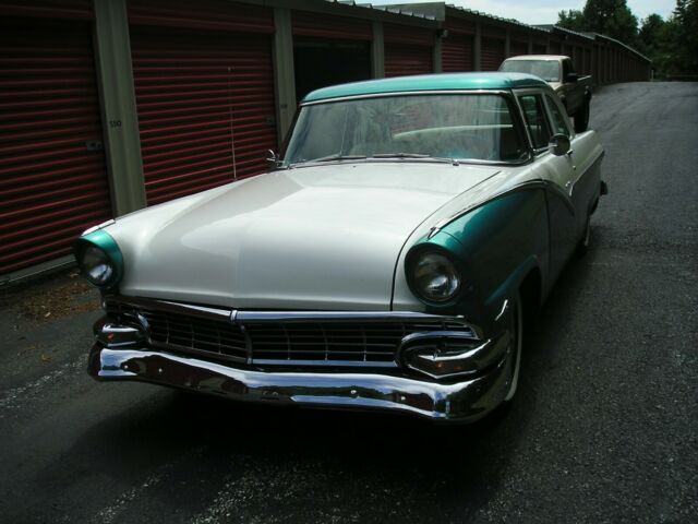 Ford Fairlane 1956 image number 0