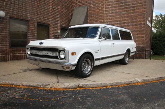 Chevrolet Suburban 1969 image number 0