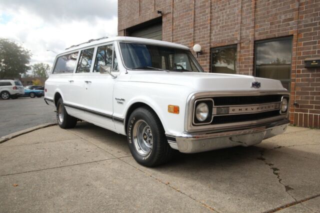 Chevrolet Suburban 1969 image number 4