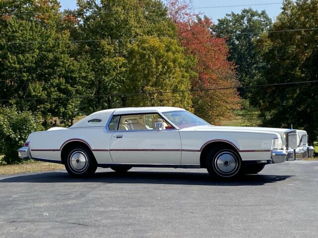 Lincoln Continental Mk IV 1975 image number 0