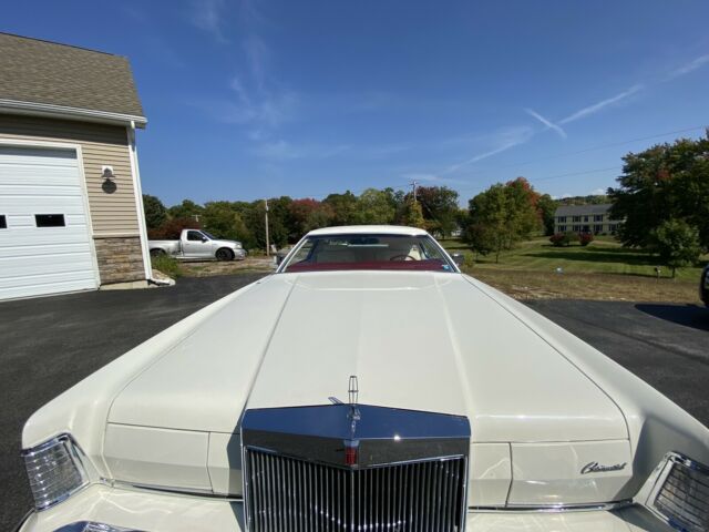 Lincoln Continental Mk IV 1975 image number 2