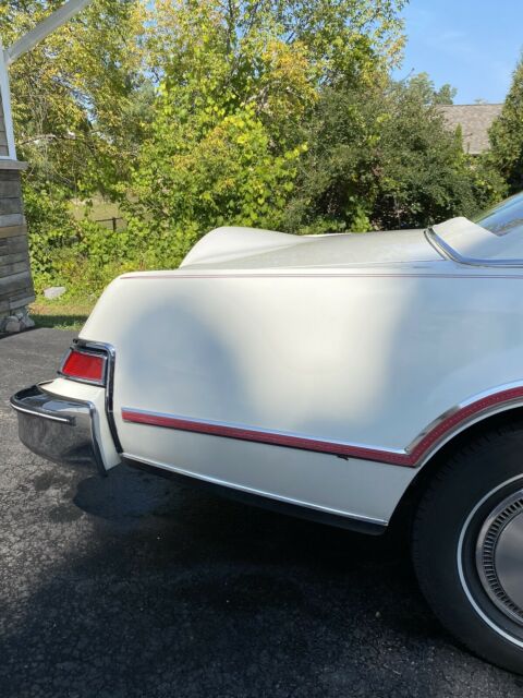 Lincoln Continental Mk IV 1975 image number 20