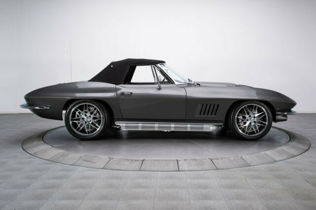 Chevrolet Corvette 1967 image number 13